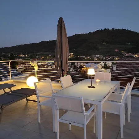 View - Nuovo Con Solarium Vista Garda (Verona)