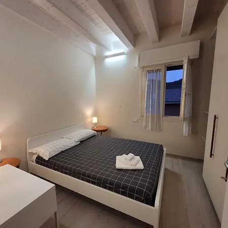 View - Nuovo Con Solarium Vista ガルダ